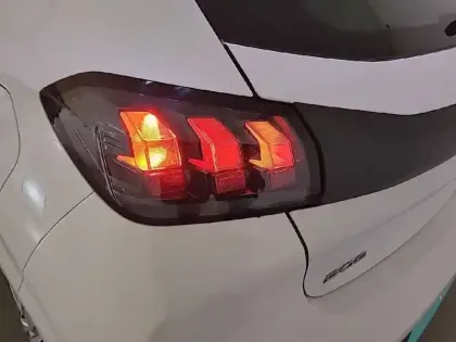 Photo 19 Peugeot 208 Gén. II Ph1 Premium Pack 5