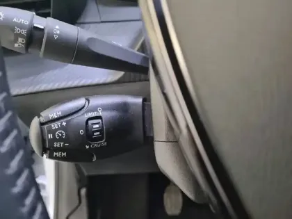 Photo 24 Peugeot 208 Gén. II Ph1 Premium Pack 5