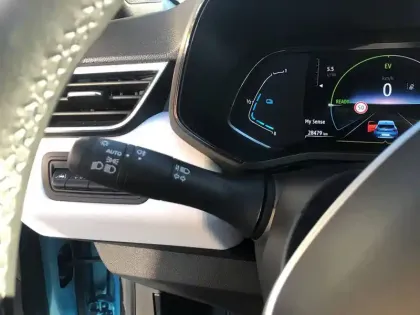 Photo 36 Renault Clio Gén. V (BJA) Ph1 Intens 5