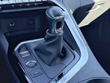 Photo 13 Peugeot 3008  PureTech 130ch S&S BVM6