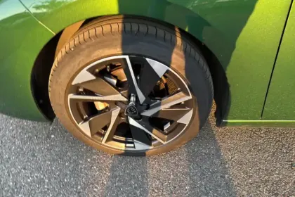 Photo 12 Peugeot 308  PureTech 130ch S&S EAT8