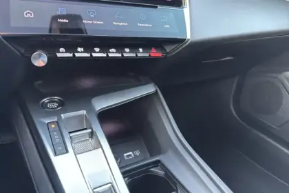 Photo 21 Peugeot 308  PureTech 130ch S&S EAT8