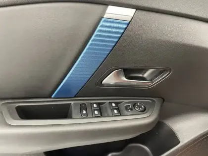 Photo 23 Citroën C4 e- 136 ch Automatique