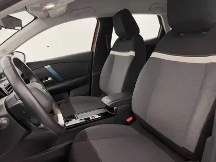 Photo 24 Citroën C4 e- 136 ch Automatique