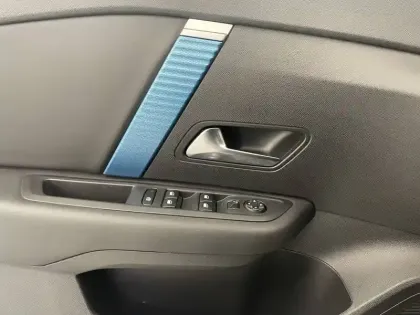 Photo 28 Citroën C4 e- 136 ch Automatique