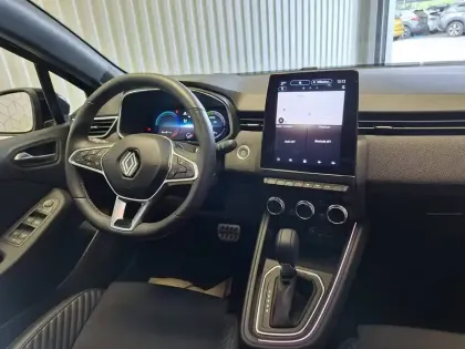 Photo 10 Renault Clio  E-Tech full hybrid 145