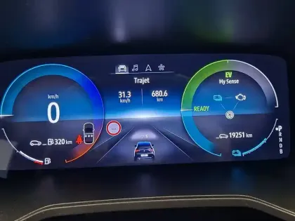 Photo 32 Renault Clio  E-Tech full hybrid 145