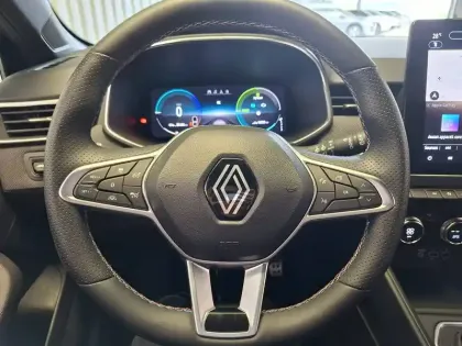 Photo 31 Renault Clio  E-Tech full hybrid 145