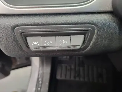 Photo 32 Renault Captur  mild hybrid 140