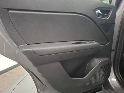 Photo 23 Renault Captur  mild hybrid 140