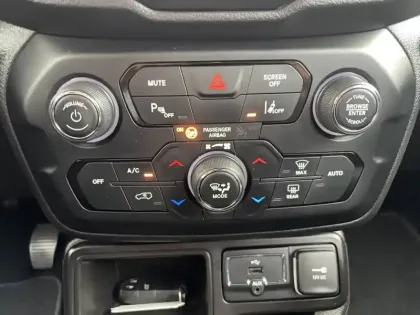 Photo 42 Jeep Renegade  1.0 Turbo T3 120 ch BVM6