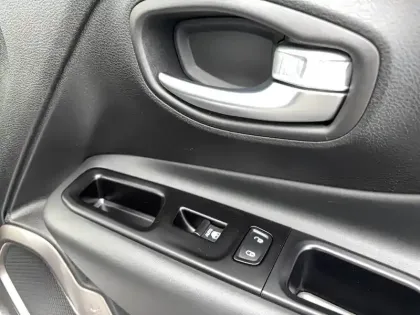 Photo 86 Jeep Renegade  1.0 Turbo T3 120 ch BVM6