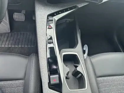 Photo 16 Peugeot 3008  Hybrid 145 e-DCS6 Allure