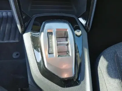 Photo 23 Peugeot 208  Hybrid 110 ch e-DCS6 Style