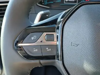 Photo 18 Peugeot 208  Hybrid 110 ch e-DCS6 Style