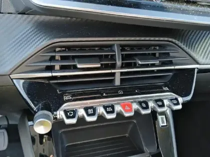 Photo 12 Peugeot 208  Hybrid 110 ch e-DCS6 Style