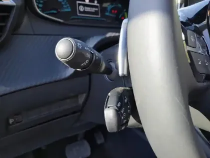 Photo 16 Peugeot 208  Hybrid 110 ch e-DCS6 Style