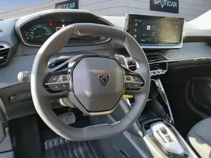 Photo 11 Peugeot 208  Hybrid 110 ch e-DCS6 Style