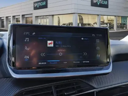 Photo 10 Peugeot 208  Hybrid 110 ch e-DCS6 Style