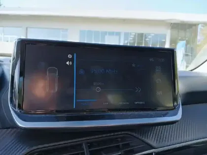 Photo 25 Peugeot 208  Hybrid 110 ch e-DCS6 Style