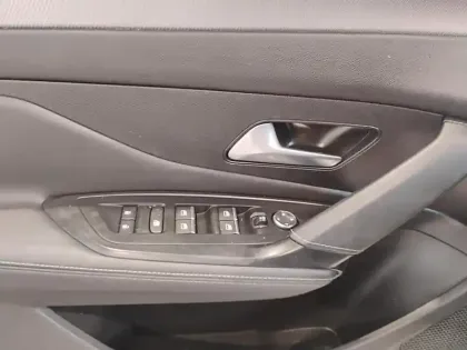 Photo 19 Peugeot 308  SW PHEV 225 e-EAT8 GT