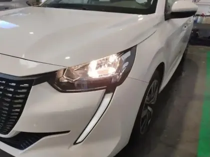 Photo 13 Peugeot 208  PureTech 75 S&S BVM5 Active