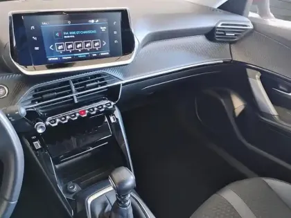 Photo 21 Peugeot 2008  PureTech 100 S&S BVM6 Allure
