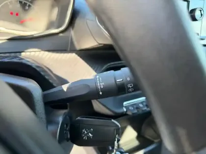 Photo 17 Peugeot 208  PureTech 75 S&S BVM5 Like