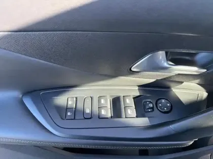 Photo 19 Peugeot 408  PureTech 130 ch S&S EAT8 Allure