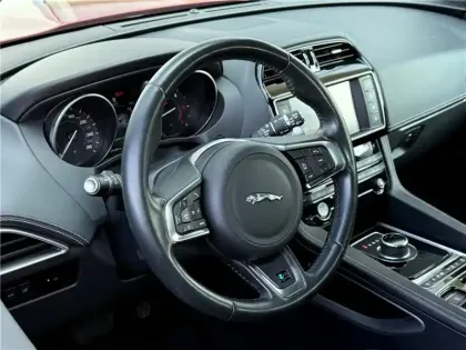 Photo 21 Jaguar F-Pace Gén. I Ph1 Evo R-Sport 5