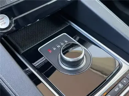 Photo 33 Jaguar F-Pace Gén. I Ph1 Evo R-Sport 5