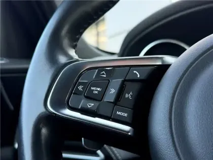 Photo 29 Jaguar F-Pace Gén. I Ph1 Evo R-Sport 5