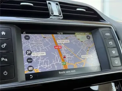 Photo 23 Jaguar F-Pace Gén. I Ph1 Evo R-Sport 5