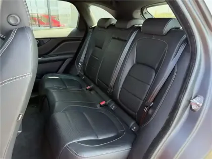 Photo 18 Jaguar F-Pace Gén. I Ph1 Evo R-Sport 5