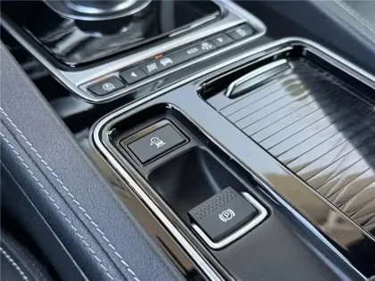 Photo 31 Jaguar F-Pace Gén. I Ph1 Evo R-Sport 5