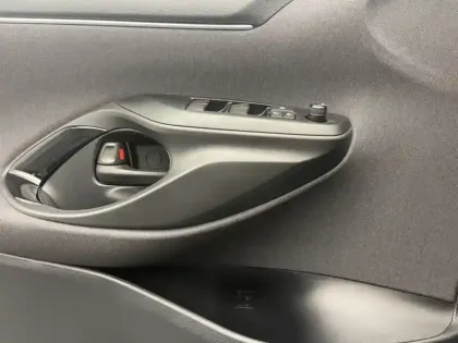 Photo 16 Toyota Yaris Hybride 116h Design MC2