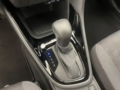 Photo 12 Toyota Yaris Hybride 116h Design MC2