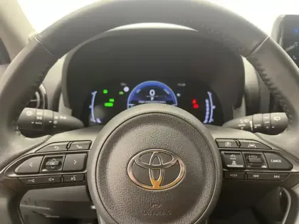 Photo 11 Toyota Yaris Hybride 116h Design MC2