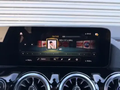 Photo 12 Mercedes GLA 200 d AMG Line