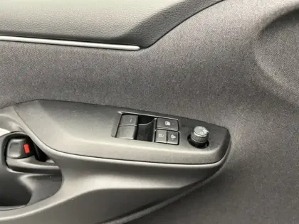 Photo 11 Toyota Yaris Hybride 116h Dynamic