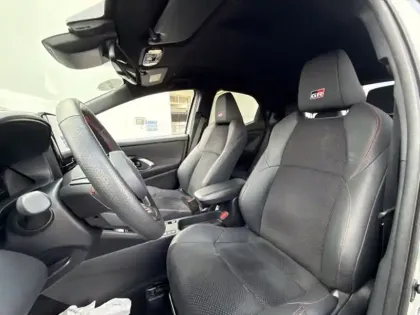 Photo 16 Toyota Yaris Hybride 130h GR SPORT