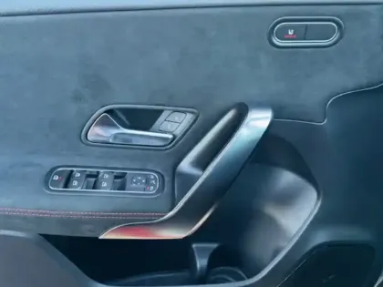 Photo 12 Mercedes Classe A 180 d AMG Line