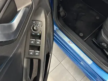 Photo 20 Ford Focus Gén. IV Ph2 ST-Line X 5