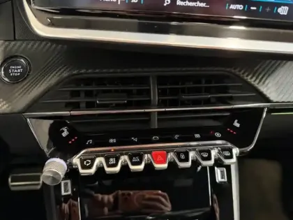 Photo 14 Peugeot 208  e- 136ch GT