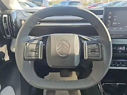 Photo 11 Citroën C3 Aircross  1.2 Hybride 145ch MAX e-DCS6