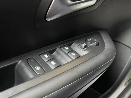 Photo 6 Peugeot 208  1.2 PureTech 100ch S&S Allure EAT8