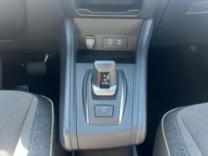 Photo 10 Renault Captur  1.8 E-Tech full hybrid 160ch Techno - 25