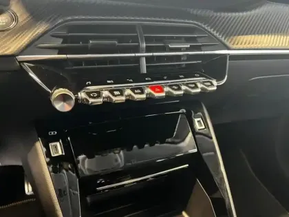 Photo 13 Peugeot 208  1.2 PureTech 100ch S&S Roadtrip EAT8