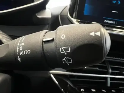 Photo 12 Peugeot 208  1.2 PureTech 100ch S&S Roadtrip EAT8