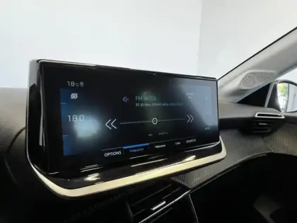 Photo 14 Peugeot 208  1.2 PureTech 100ch S&S Roadtrip EAT8